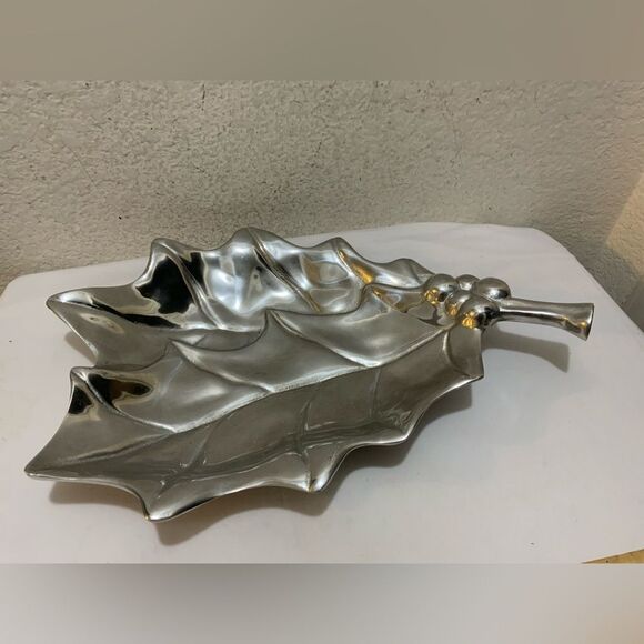 VINTAGE Mariposa Ivy Leaf Shaped Berry Silver Tone Serving Tray  15" x 10" - Picture 1 of 6